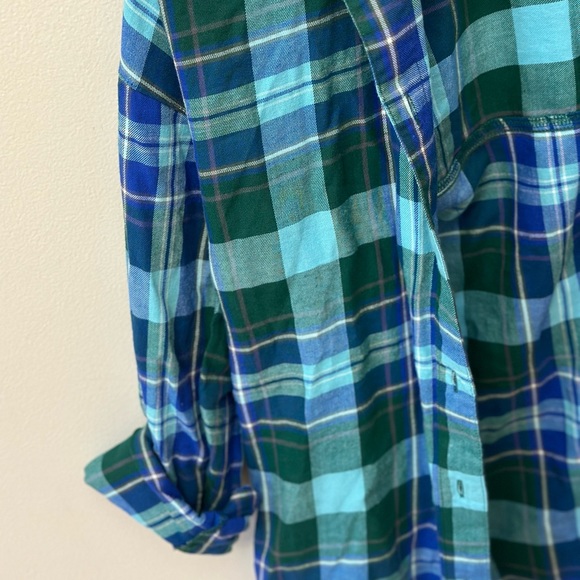 NWT Women’s Plaid Button Down Shirt - Picture 4 of 4
